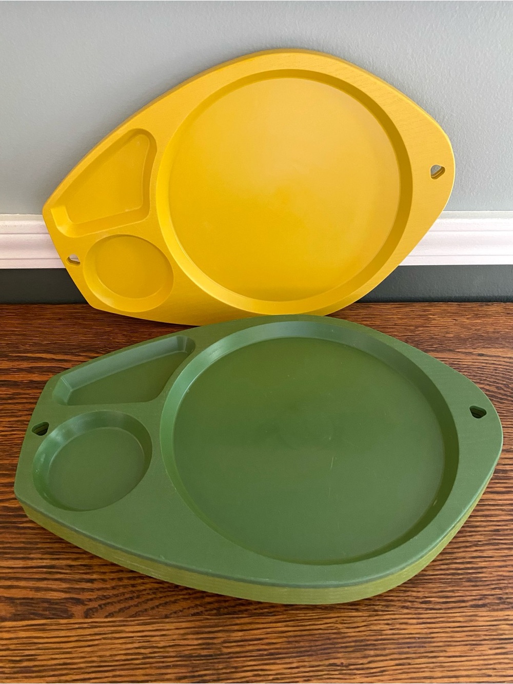 Vintage MCM Divided Dinner Plates Trays Picnic Camper Dinnerware Set of 8 Green